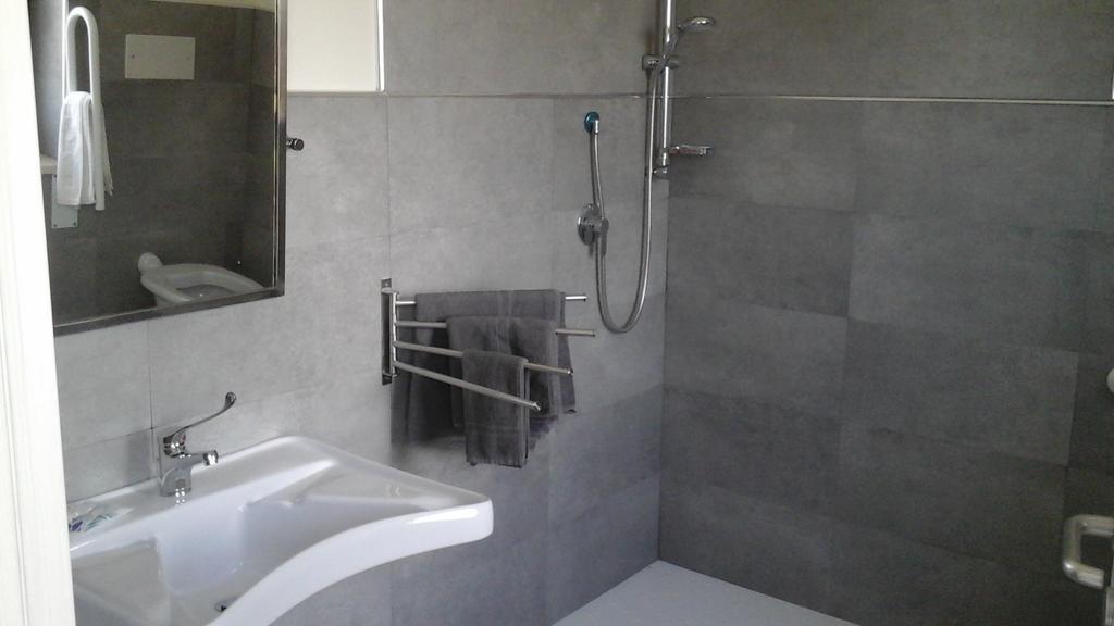 Fgs Service Snc "White Room" Ruoti Ngoại thất bức ảnh